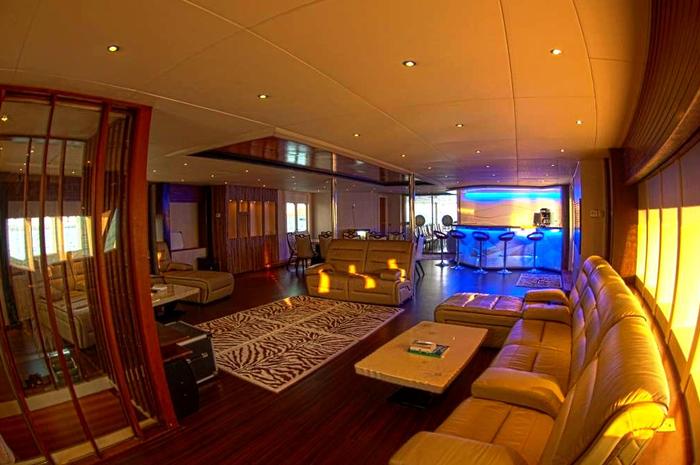 Салон и бар